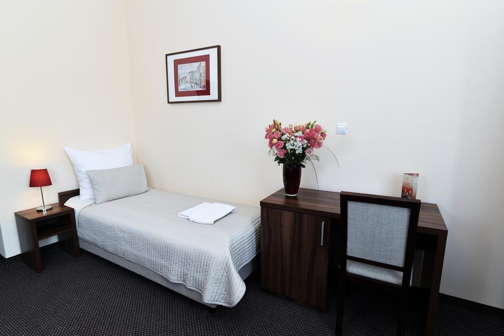 Hotel Pod Jeleniem Sobotka  Room photo